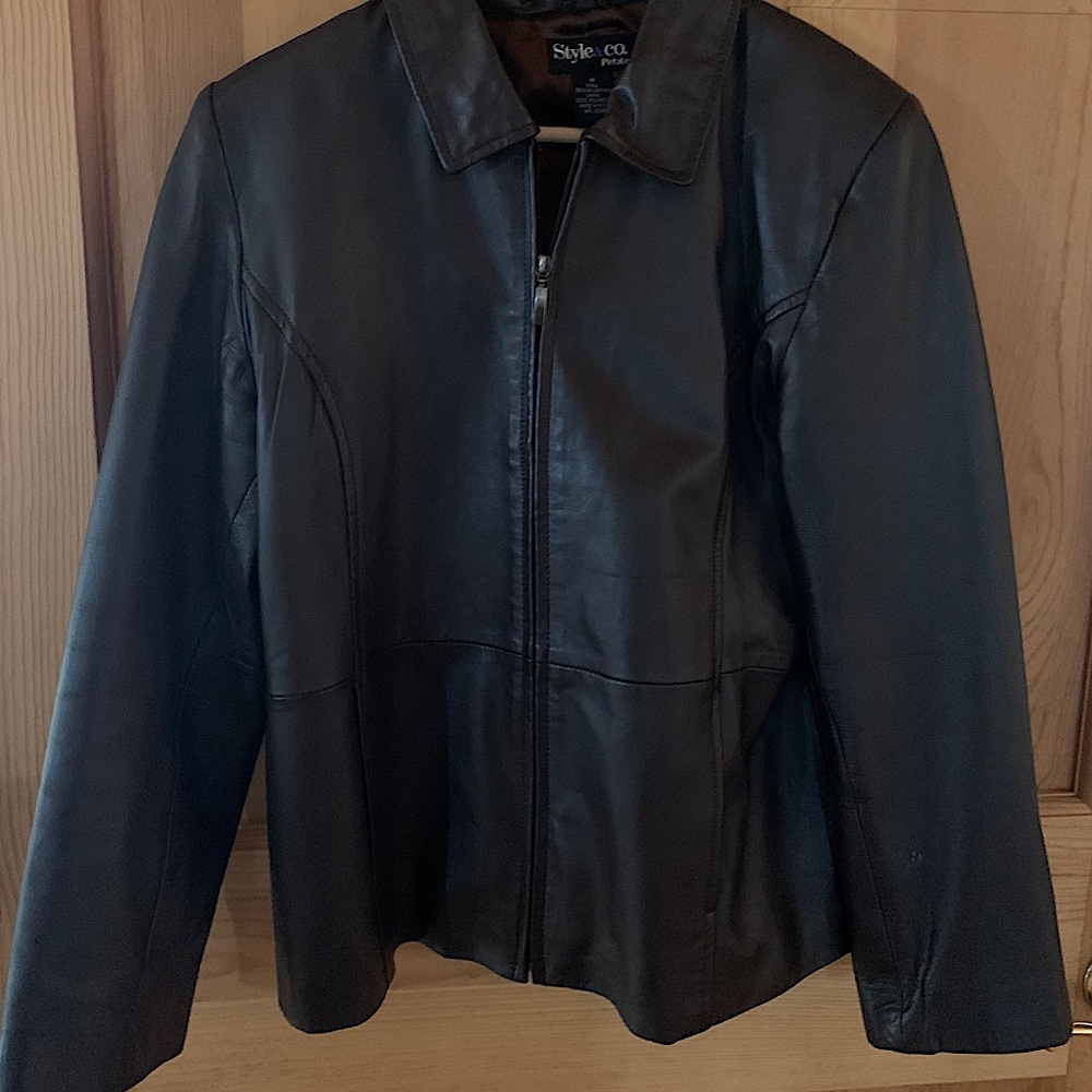 Women’s dark brown leather jacket petite medium